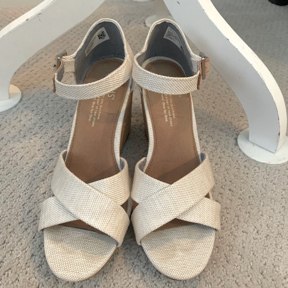 Tom’s Wedge sandals Size 7